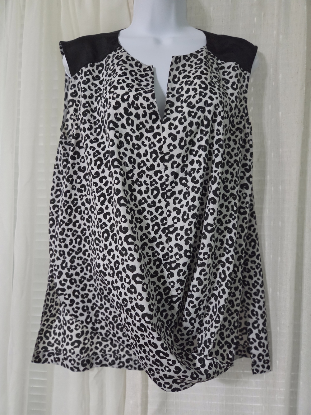 ✨️ 3 FOR $25. Apt 9 Sleeveless Black and White Leopard Print Top